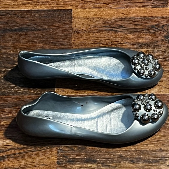 STUART WEITZMAN PELLETS SILVER JELLY SLIP ON BALLETS WOMEN SZ 7 - Picture 2 of 3